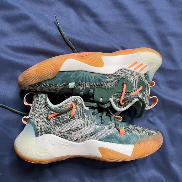 Court shoes. Size 4. Worn once. - Picture 3 of 4